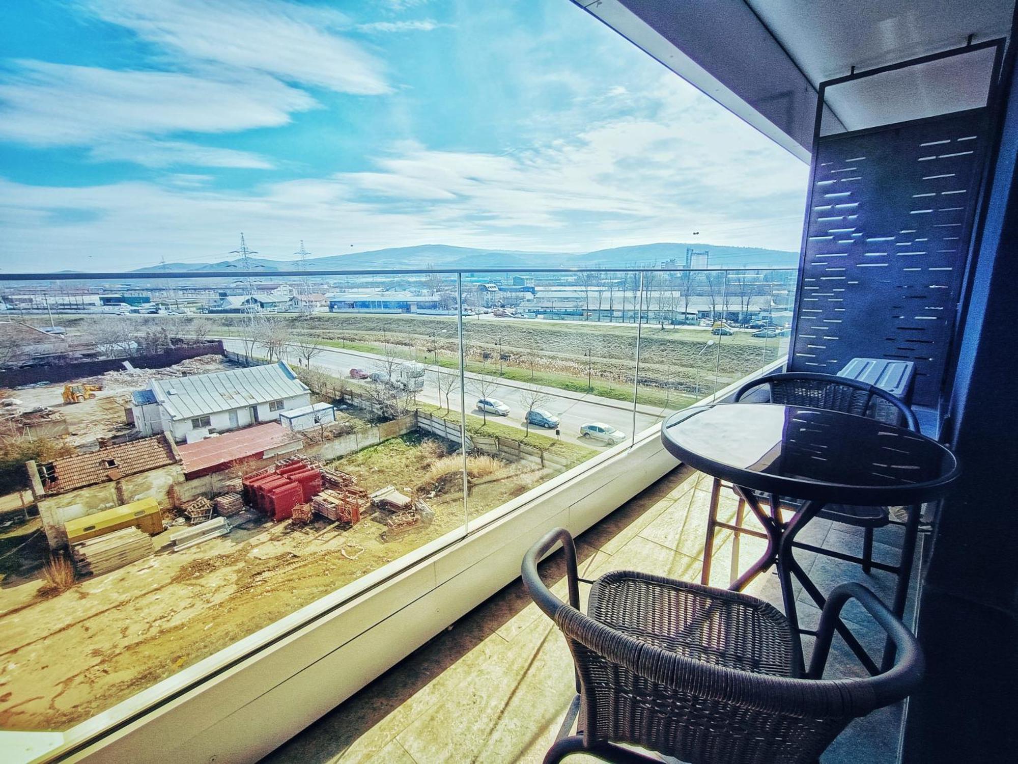 Super Apartments Near Airport With Shop & Free Parking Яссы Экстерьер фото