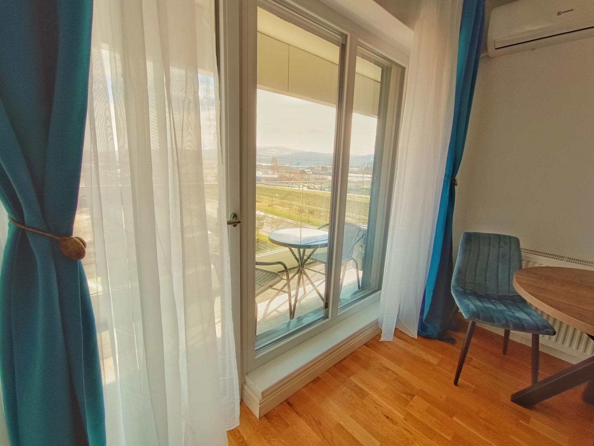 Super Apartments Near Airport With Shop & Free Parking Яссы Экстерьер фото